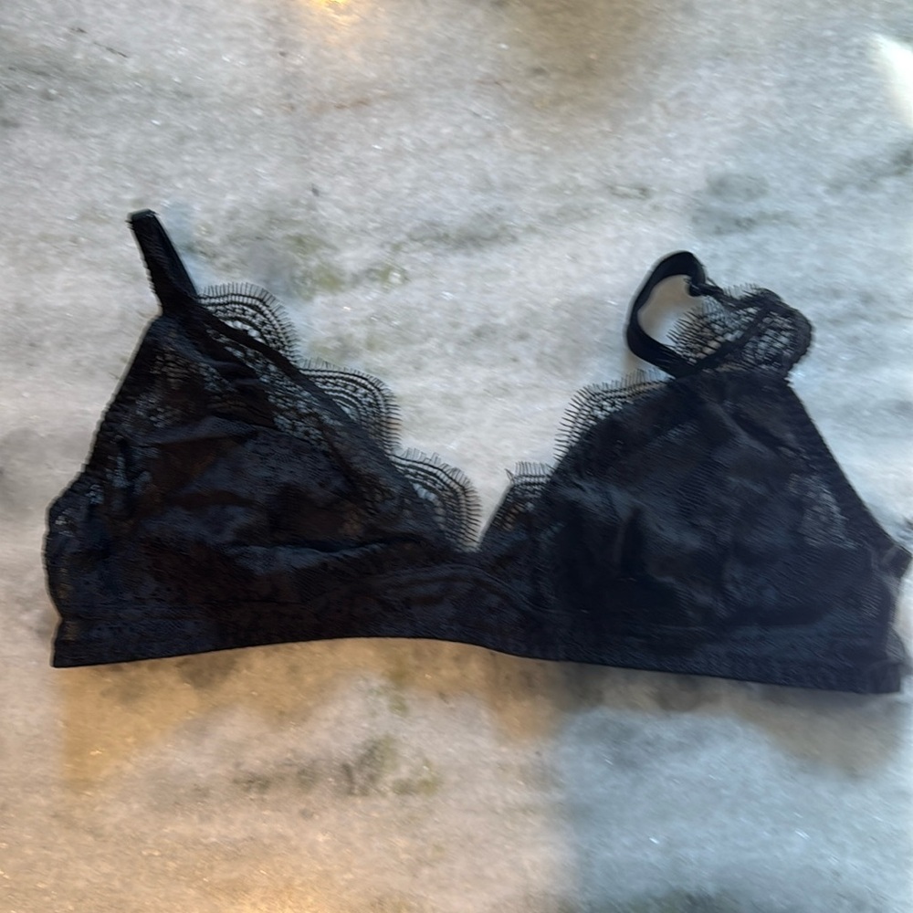 NWOT VICTORIAS SECRET BLACK LACE BRALETTE - Size Large L